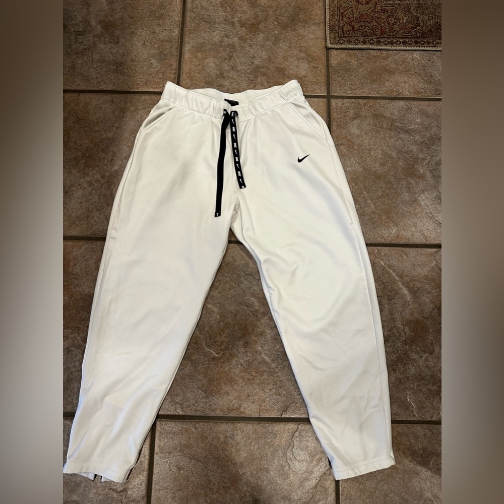 Nike women’s joggers white